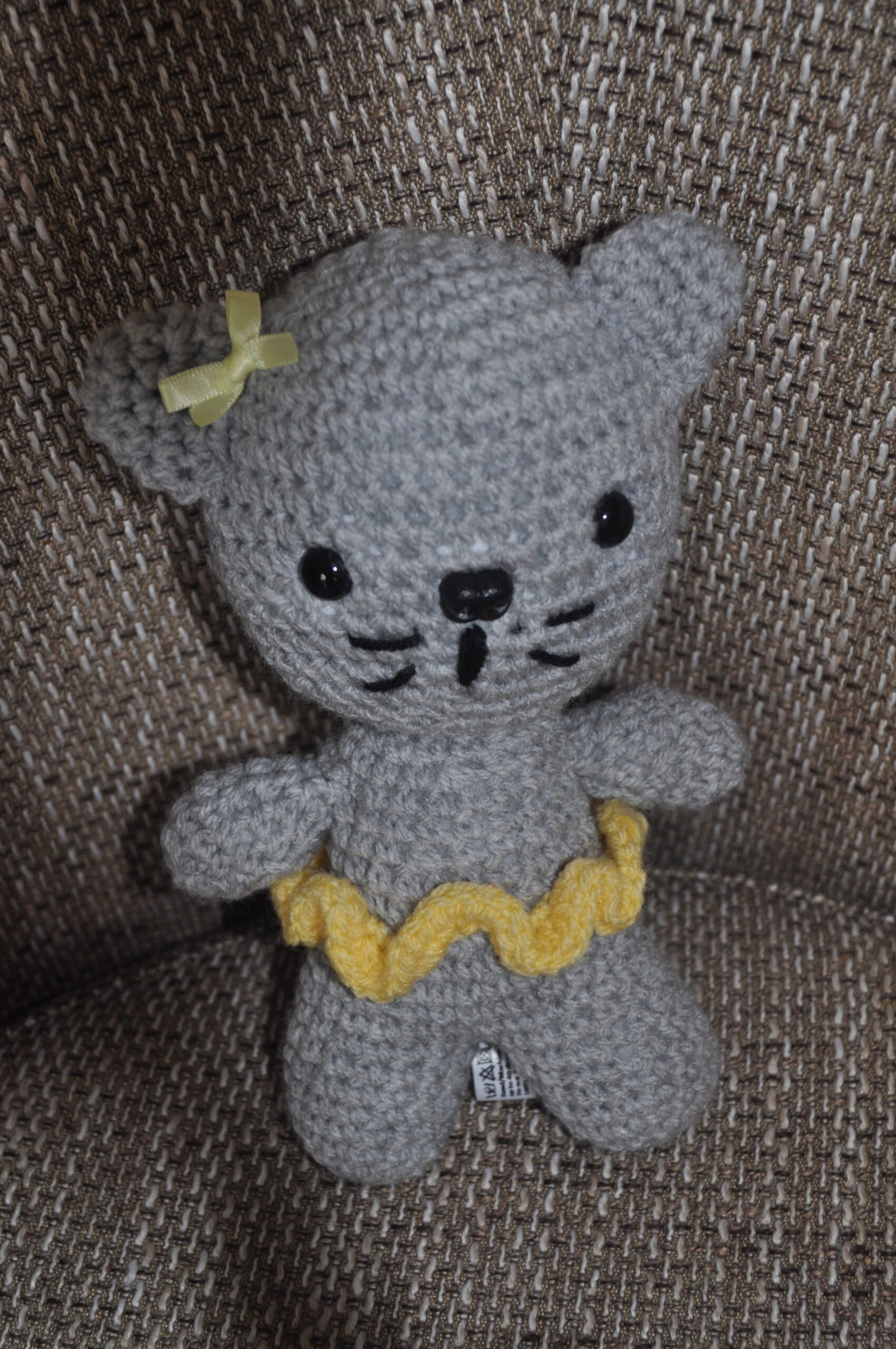 Crochet Cat in Skirt | Grey/Yellow